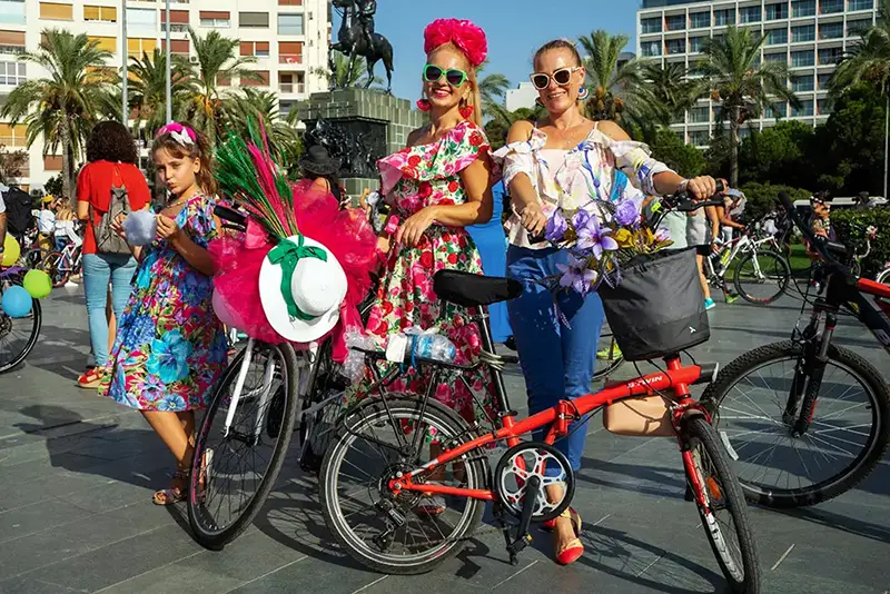 دوچرخه سواری زنان فانتزی پیرهن گلدار دختران ازمیری